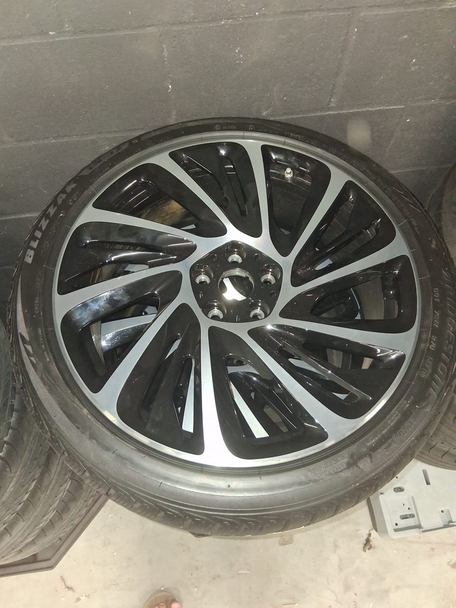 BMW i8 Turbinenstyling 625 velgenset 20 inch met Bridgestone Blizzak winterbanden